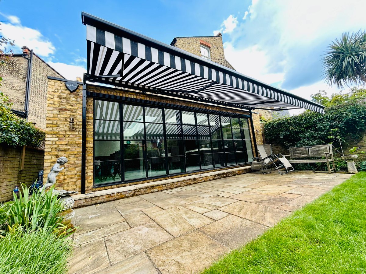 This private client of ours had a motorised Markilux 5010 awning fitted this week to her beautiful home in Richmond which has a Somfy motor and remote control.  This type of awning has an oval full cassette design which is perfect for protecting the
radiantblinds.co.uk/1-x-motorised-…