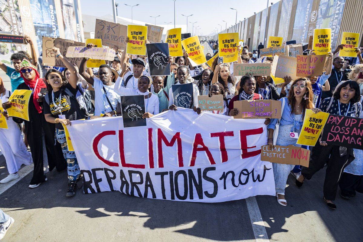 🌍Climate migrants: victims, or agents of change? Our recent panel challenged us to re-think #climatechange and #migration. In this blog, @CVar_Sil picks out some key insights from the discussion. @DrRaulHinojosa @suyvonne @AValenzuelaJr Read in full: qeh.ox.ac.uk/blog/climate-m…