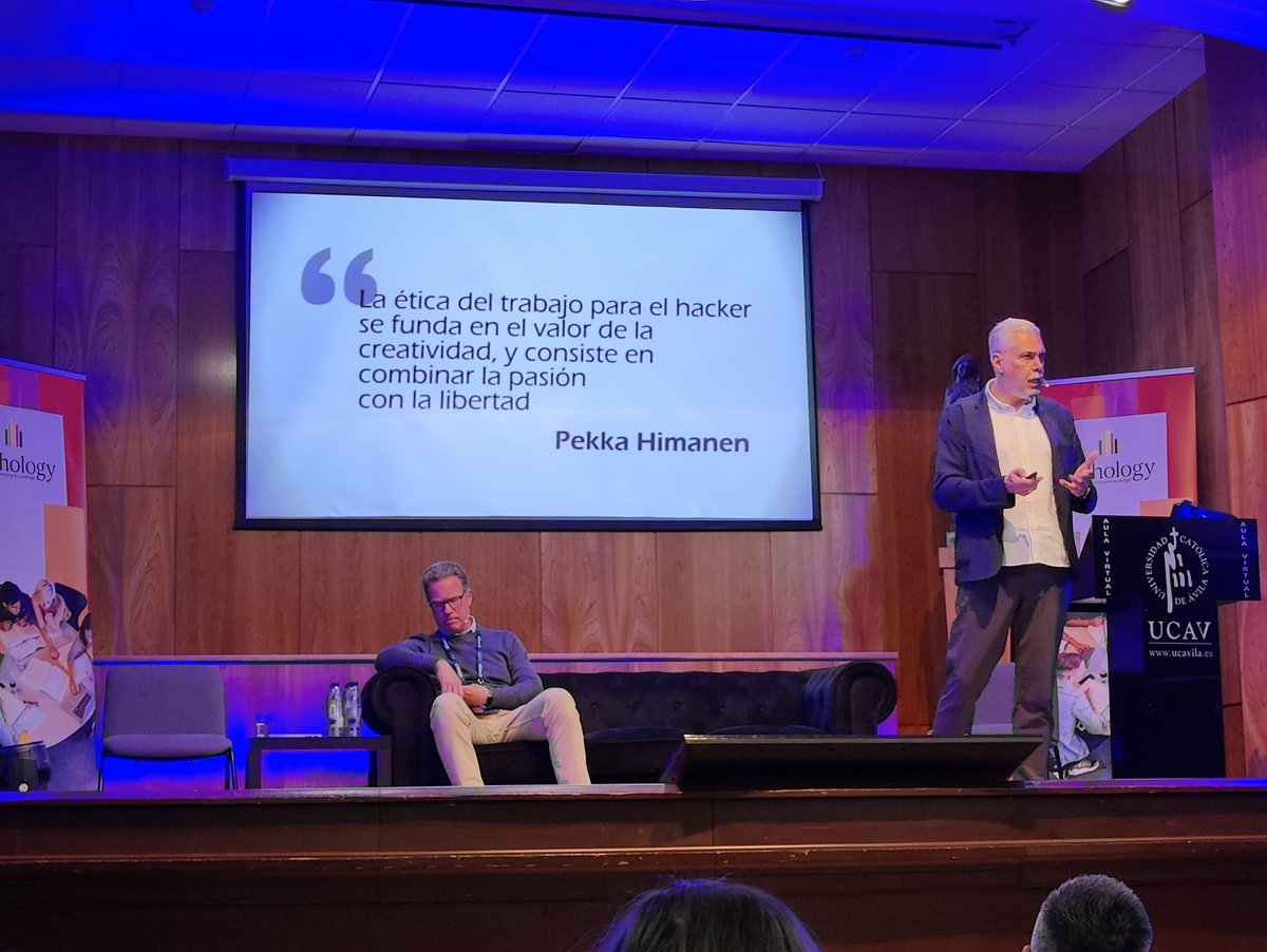 Toda institución educativa, debería tener un #hacker como palanca de cambio y de creatividad. Desaprender para idear soluciones innovadoras. brutal <a href="/edans/">Enrique Dans</a> en el #elearnia 2024 en <a href="/UCAVILA_/">Universidad Católica de Ávila</a> y <a href="/elearning_media/">eLearning Media</a>