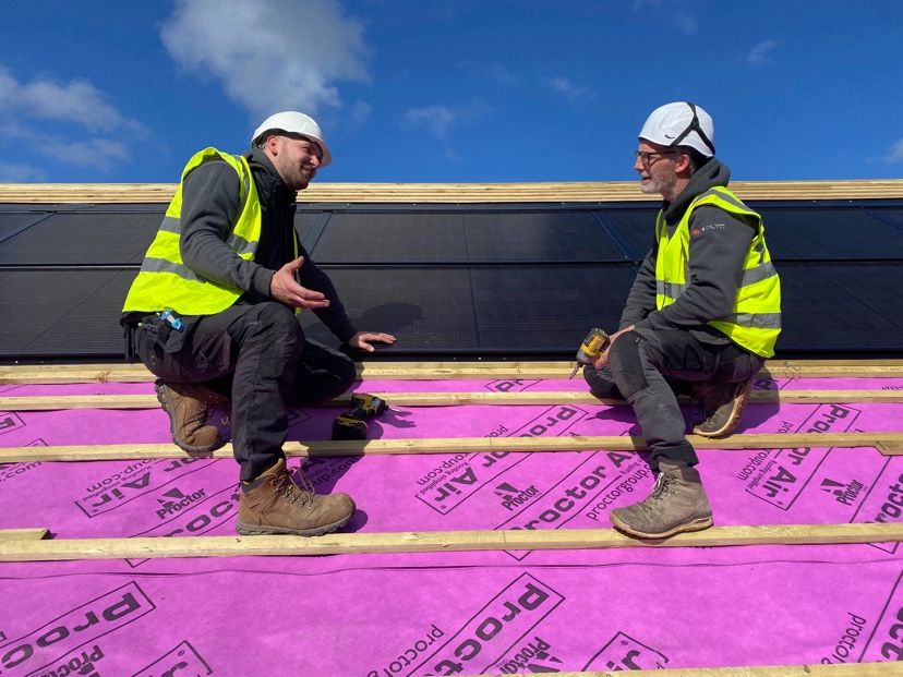 Picture of the week 
‘So why do we have to wear hard hats on the roof? 
‘meteorites and low flying planes, mate’ 

#solar #renewables #solfit #inroofsolar #