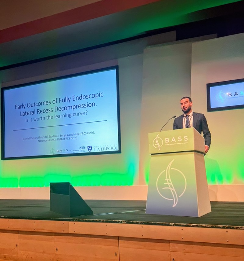 👏🏼 Student Doctor presents research at British Association of Spine Surgeons Conference

📝 Daniel's presentation aimed to present a new surgical approach at treating lateral recess stenosis as opposed to the current microsurgical technique.  

🔗 liverpool.ac.uk/medicine/news/…