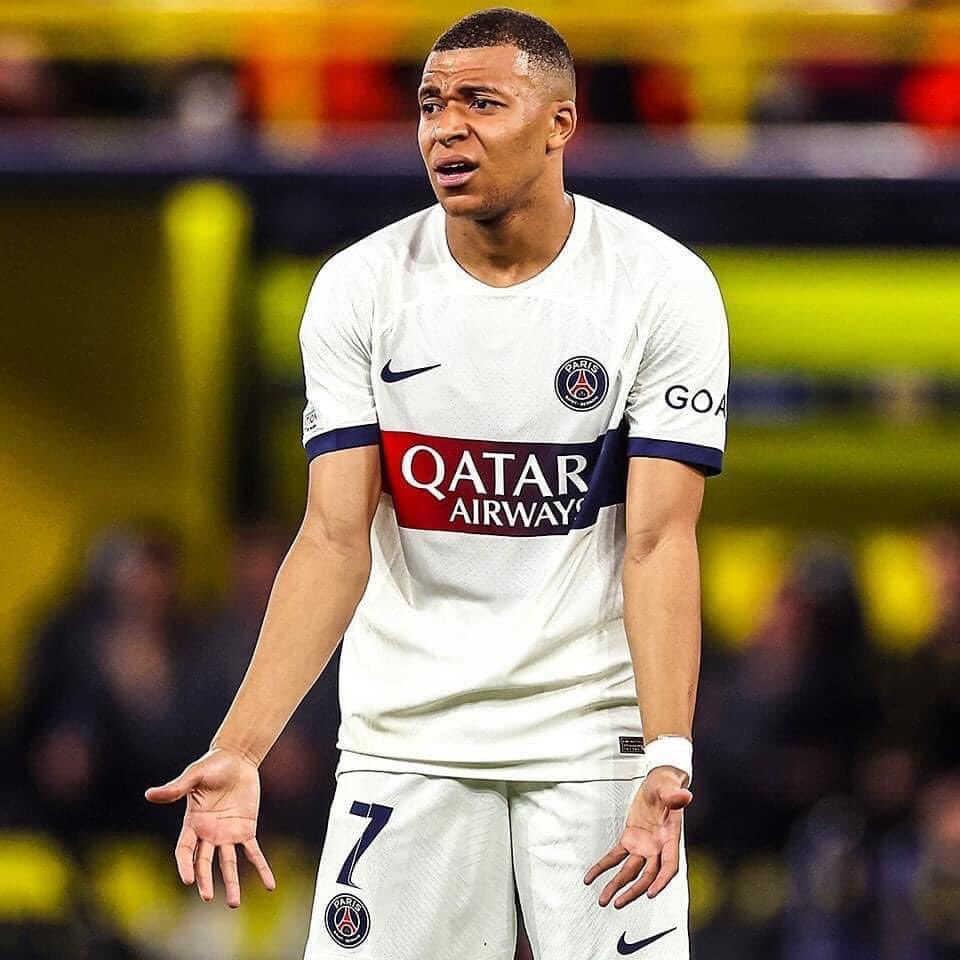 PauloFunzamo's tweet photo. 🗣️ "Se vocês tirarem Messi e Neymar do time eu trago a Champions pra Paris."

🤣 Disse Mbappé. https://t.co/LdHa0Gh1QP