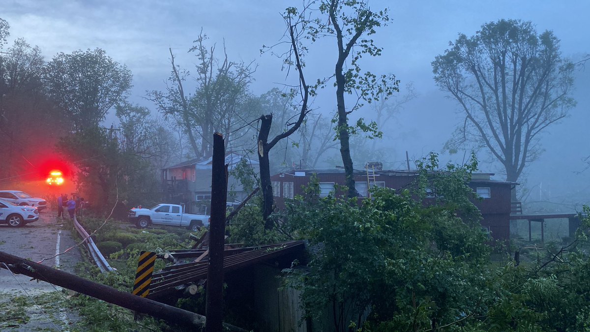 As the sun comes up here north of Morrow, you can see the roof of this home is blown off. Mason-Morrow-Mill Grove Road is still closed as they wait for Duke crews to get the power restored. More coming up at 6:30 on @WLWT