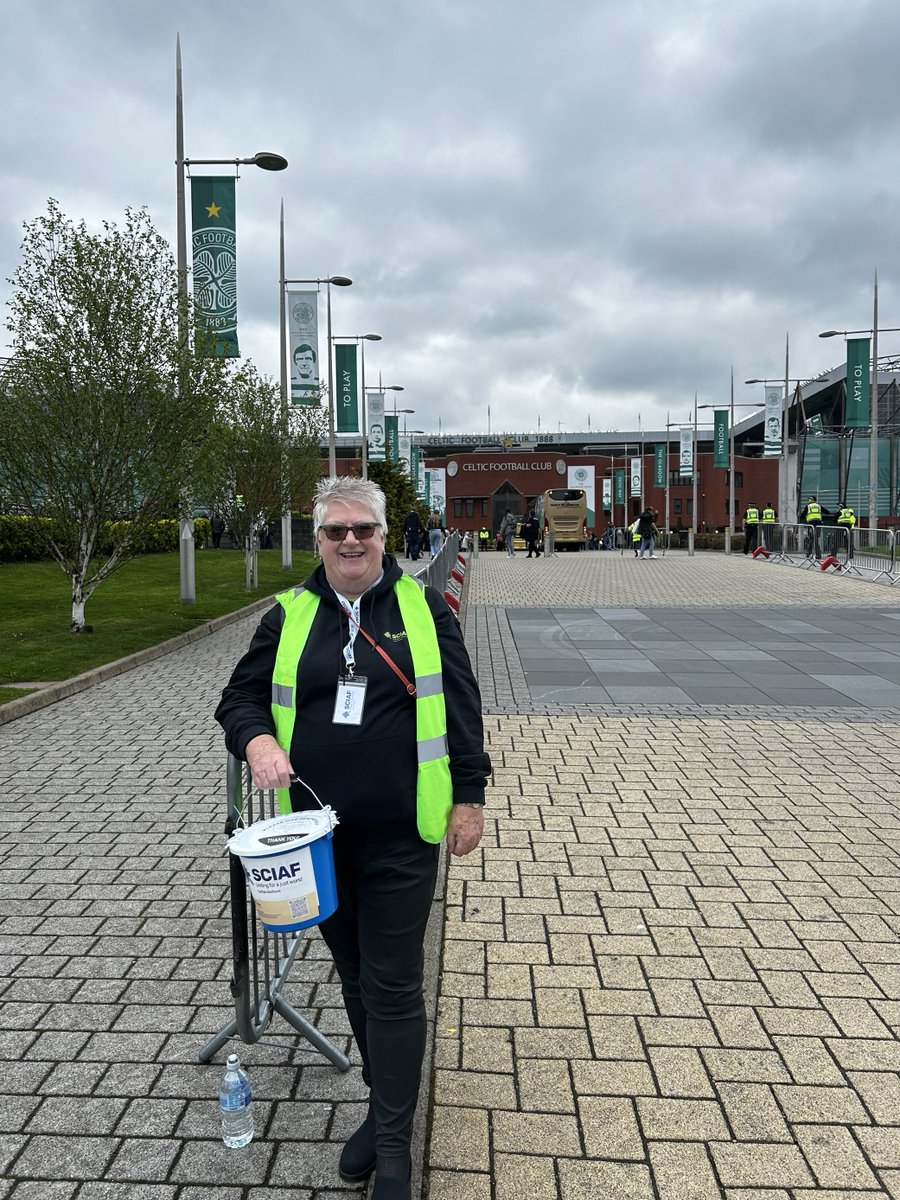 Our CEO Lorraine was joined by staff and volunteers who had a fantastic time collecting on the streets surrounding Celtic Park on Saturday at the @celticfc vs @jamtarts game! 👏 A huge thank you to their incredible fans who helped us raise a phenomenal £1,930.08!