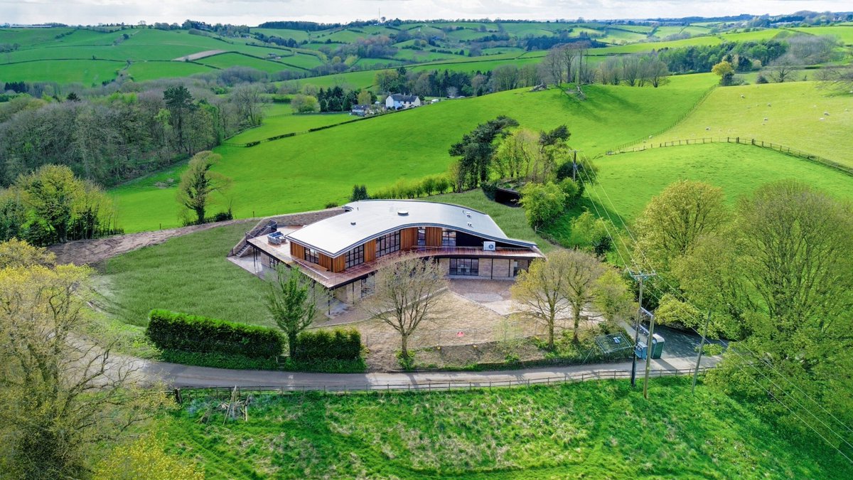 Matthew Montague Architects has announced the completion of a brand-new £2.5 million super home which has been created in the Derbyshire countryside. Read more 👉 buff.ly/3Qx5iDl