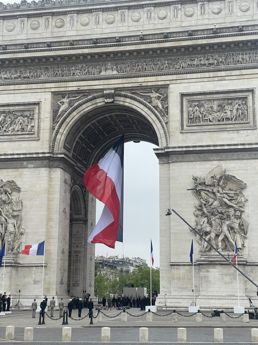 Le 8 mai 1945 marque la fin de la Seconde Guerre mondiale en #Europe avec la victoire sur le nazisme et le retour de la paix sur notre continent. N’oublions pas et transmettons. #8mai1945 #8mai 🇫🇷🇪🇺