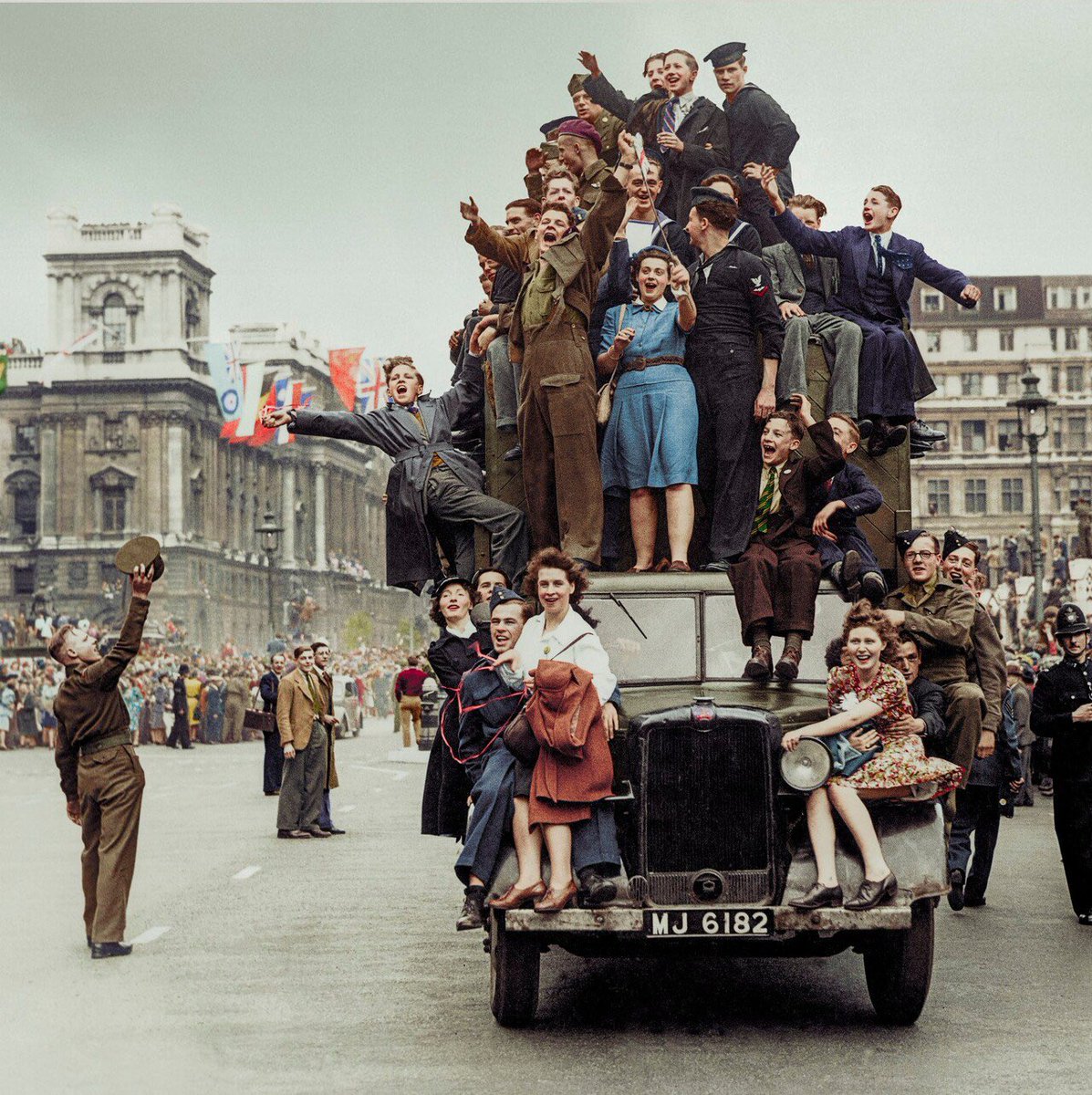 Parliament Square, 1945. VE Day marks the historic moment that Germany signed an unconditional surrender, ending the Second World War in Europe on 7th May 1945. A day later, celebrations broke out throughout the capital. Stunning colourisation by @jordanacostahq