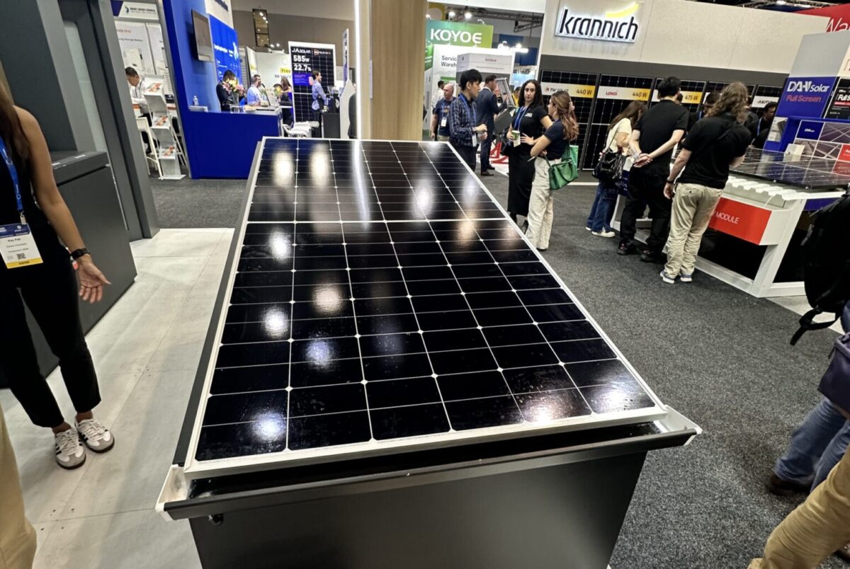 Longi’s solar module shipments hit 67.5 GW in 2023: Longi recorded 67.5 GW of solar module shipments in 2023, according to its latest financial results. The Chinese module maker reported revenue of $17.9… dlvr.it/T6b1ST #Finance #Markets #ModulesUpstreamManufacturing