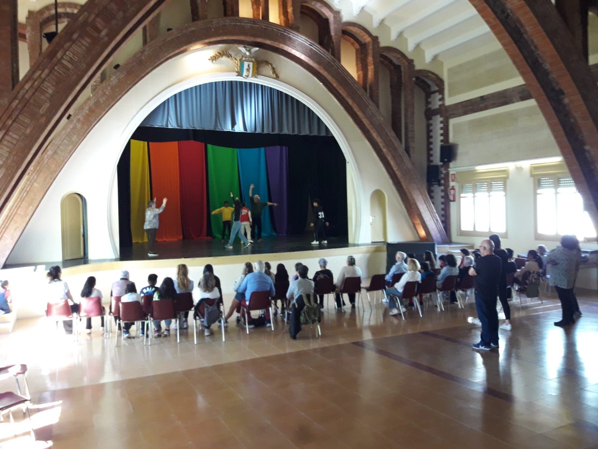 PlauditeTeatre's tweet photo. 🥰 "Gracies per les abraçades"
🌞"Sense vosaltres  no hauria donat ni un pas"
🎭"Estar amb les persones grans ha estat molt divertit'
Escola Cavall Bernat + CAP Sants 
#ArtSalutIntergeneracional #ArtsenSalut #Barcelona https://t.co/zrASXS6Pmm