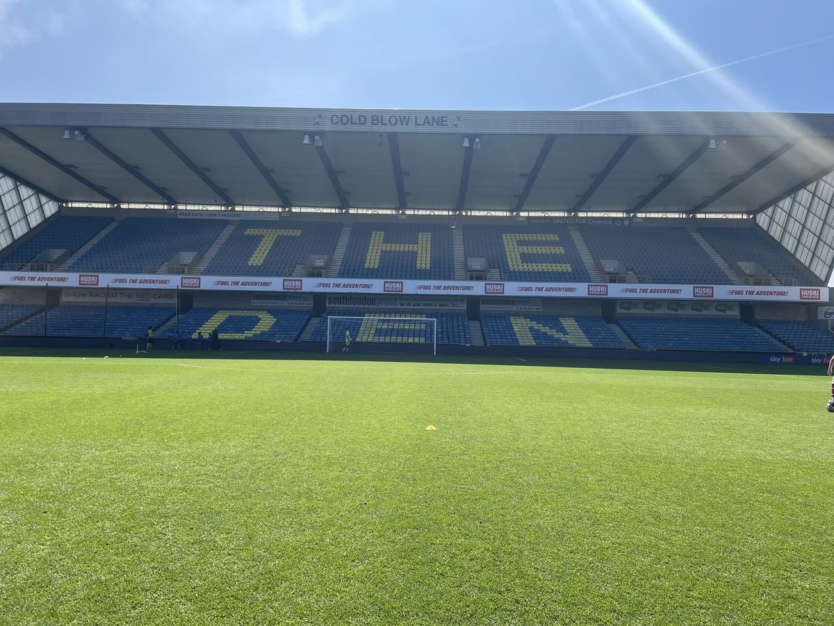 Game Day Vs Millwall @ The Den Stadium in the @EFLCEFA 

Many thanks to @Millwall_MCT for their hospitality today.

🔴⚪️⚽️ 

#CACT  #Post16