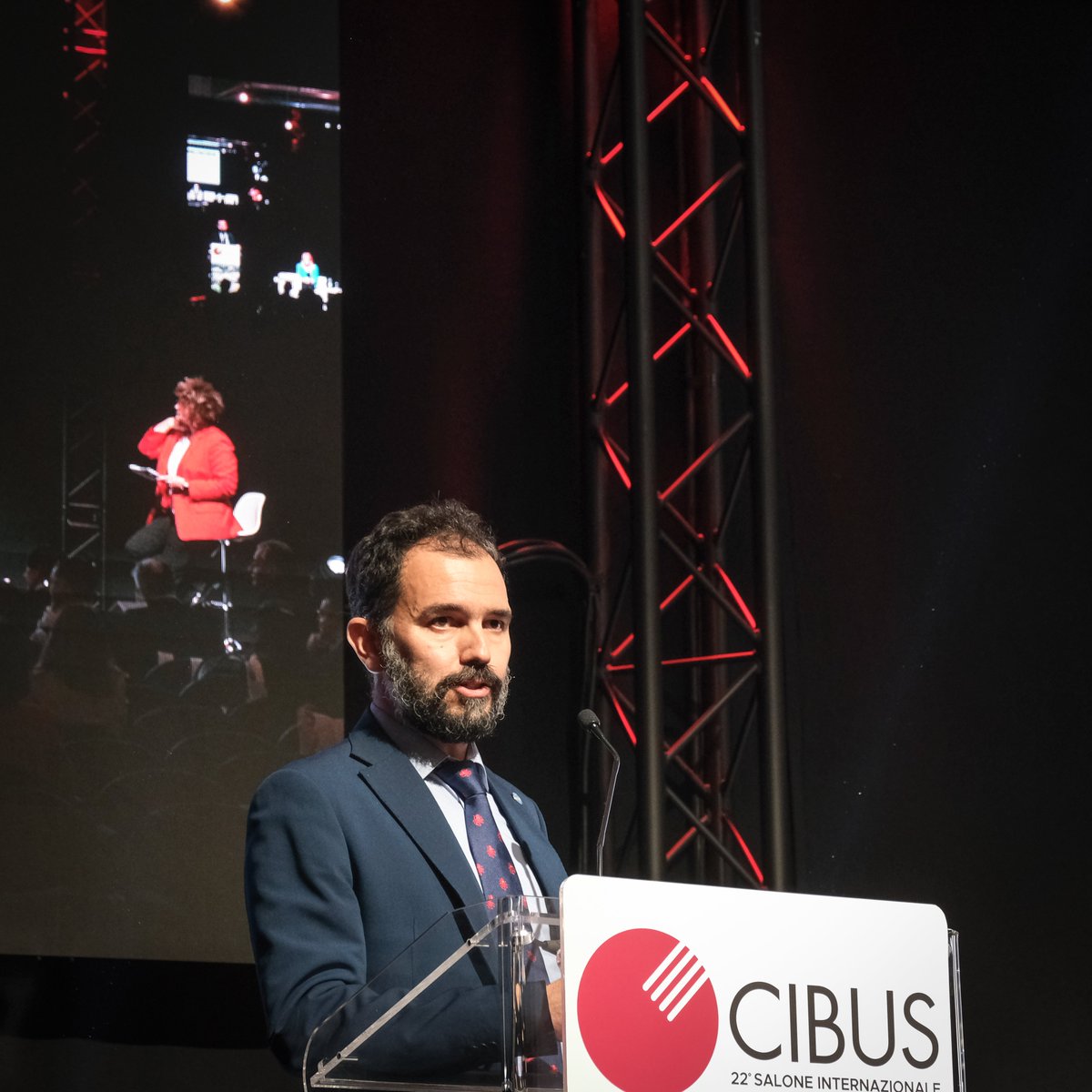OnFoods (@onfoods_fndn) on Twitter photo Daniele Del Rio sul palco del #WorldFoodForum di <a href="/CibusParma/">Cibus International Food Exhibition</a> per parlare dell'avanzamento del progetto OnFoods, insieme agli altri due grandi progetti PNRR sulla sostenibilità dei sistemi agroalimenti: <a href="/agritechit/">agritechcenter.it</a> e Metrofood-IT. Daniele Del Rio sul palco del #WorldFoodForum di <a href="/CibusParma/">Cibus International Food Exhibition</a> per parlare dell'avanzamento del progetto OnFoods, insieme agli altri due grandi progetti PNRR sulla sostenibilità dei sistemi agroalimenti: <a href="/agritechit/">agritechcenter.it</a> e Metrofood-IT.