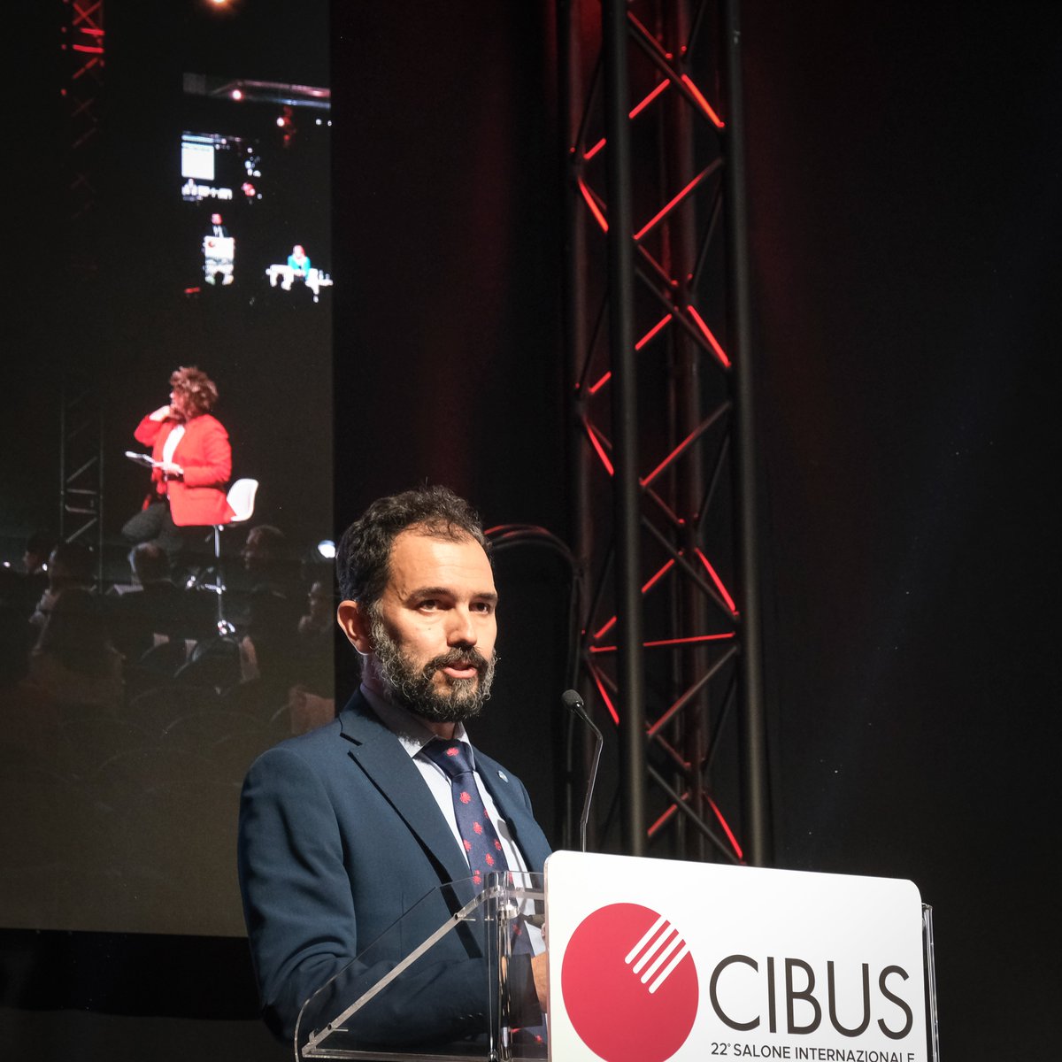 Daniele Del Rio sul palco del #WorldFoodForum di @CibusParma per parlare dell'avanzamento del progetto OnFoods, insieme agli altri due grandi progetti PNRR sulla sostenibilità dei sistemi agroalimenti: @agritechit  e Metrofood-IT.