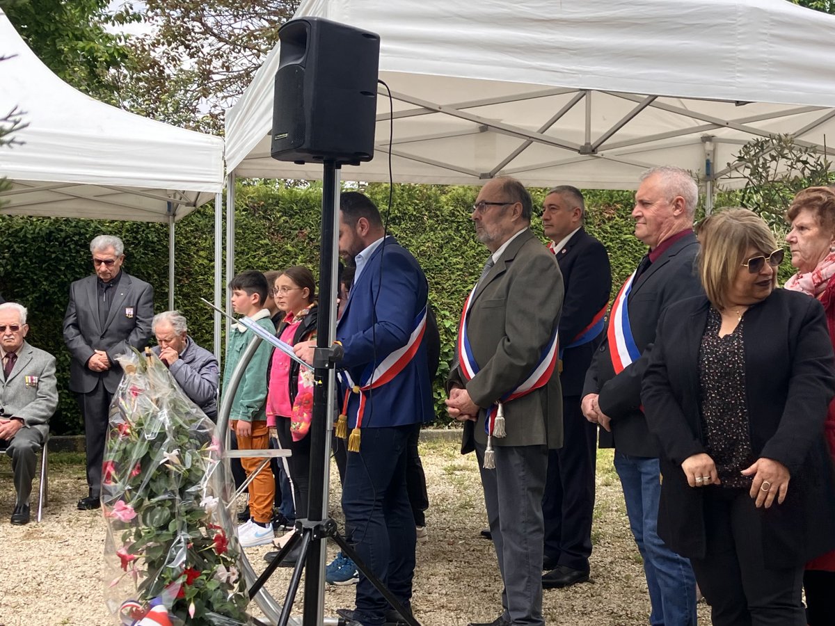 S_Blanchon's tweet photo. Ils ont payé le prix du sang pour notre liberté.
Honneur à nos disparus, mort pour la France.
#8mai1945 #LesAbrets 🇫🇷 https://t.co/70A7oqE46I