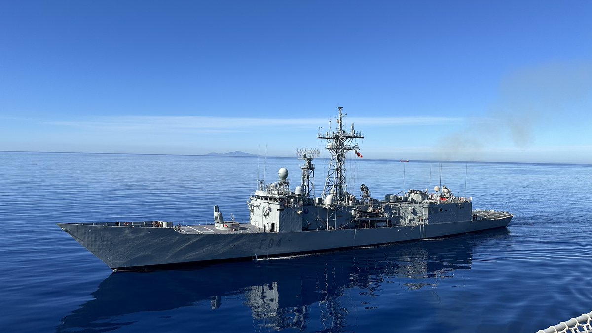 Durante el despliegue #DEDALO24 el buque “Galicia” 🇪🇸y la fragata “Reina Sofía” 🇪🇸 de @Armada_esp ⚓🇪🇸se integran en las maniobras #MAREAPERTO junto con los buques San Giorgio y San Marco de la @ItalianNavy🛳️🇮🇹Las naciones de @NATO 🏴󠁮󠁩󠁡󠁮󠁿trabajando juntas somos más fuertes