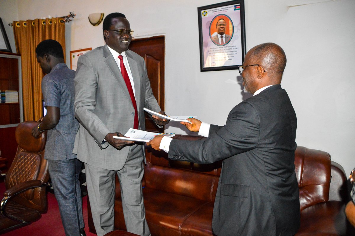 An exciting milestone for the aspirations of Unity State! In 🤝 with @undpsouthsudan, @jointSDGfund, & @JapanGov, H.E Governor Joseph Monytuil officially signed off the State Development Plan, outlining our shared vision for progress & prosperity in Unity. #PartnershipGoals