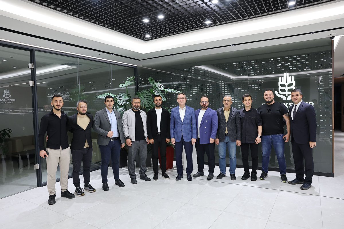 Başakşehir Belediye Başkanımız Sayın <a href="/yasinkartoglu/">Yasin Kartoğlu</a>’na hayırlı olsun ziyaretinde bulunduk; asrın felaketinde memleketimiz #Malatya için yaptıkları çalışmalar nedeniyle şükranlarımızı sunduk, model niteliği taşıyan gençlik çalışmaları üzerine değerlendirmelerde bulunduk.