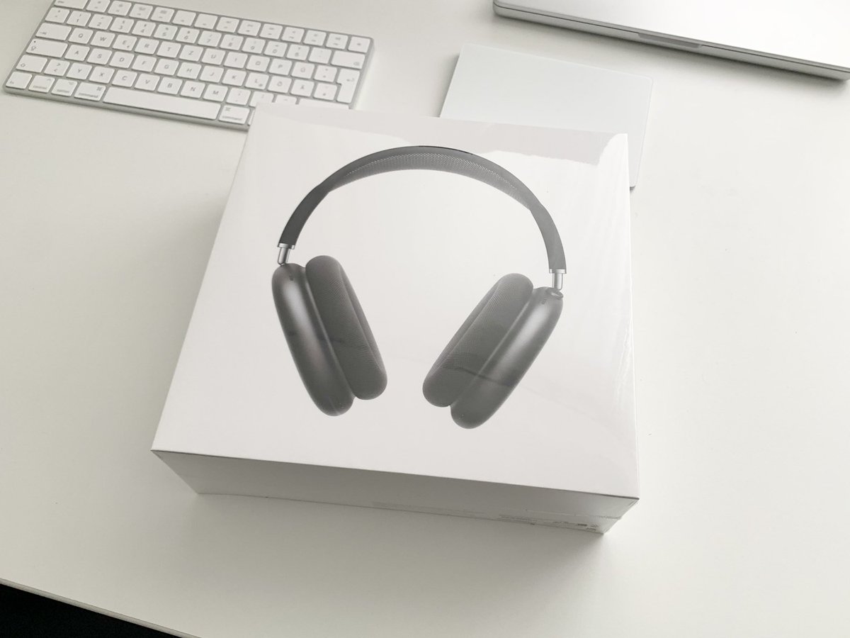 leonboettger's tweet image. They are finally here 🎉🎉🎉 #swiftstudentchallenge #airpodsmax