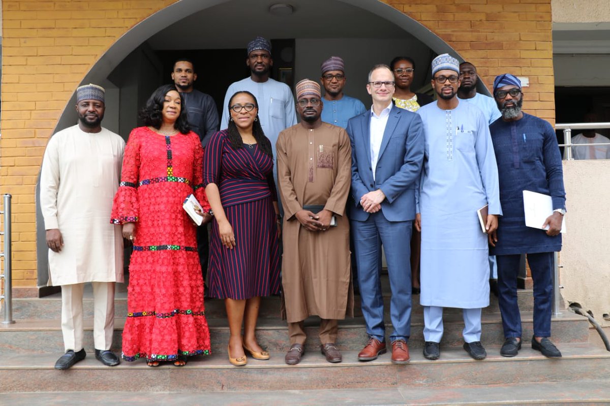 @TheREANigeria x @RockyMtnInst - Strengthening Strategic Partnerships and Expanding Innovative Energy Access Initiatives for Socioeconomic Development: This week, #REAHQ received @Jon_Creyts, the CEO of RMI, alongside the Institute's Director, Global South Program, Ije Okeke.