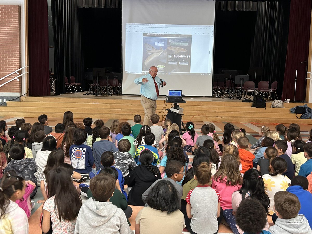 FrenchtownElem's tweet photo. A great visit from author Jerry Pallotta! Thank you to the PTA for sponsoring! https://t.co/rUZ4W9c56L