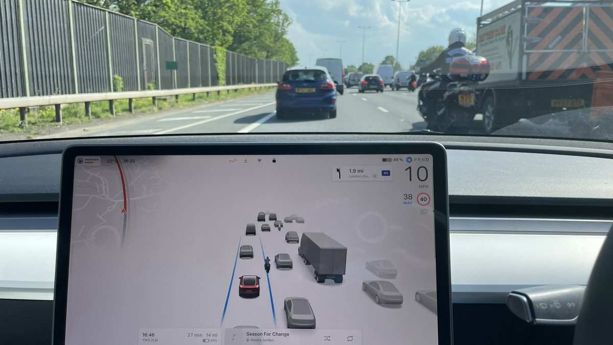 New @TeslaOwnersUK @TeslaInTheUK software update with new autopilot visuals- now shows brake lights and indicators- and has the “full screen” pre-viz. although would be nice to be able to have “more map” or other Ui elements too - ie less pre-viz!
