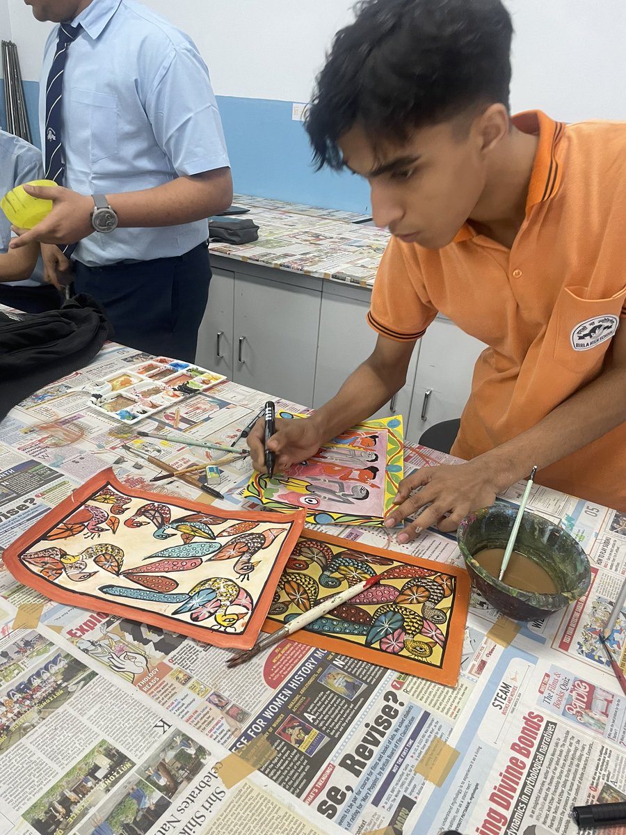 HFH in collaboration with 
Birla High School for Boys, Kolkata recently organized enriching workshop aimed at
creative learning among students while empowering traditional artisans.It was led by Sonal Desai ,Social Outreach Coordinator,HFH
#HFH