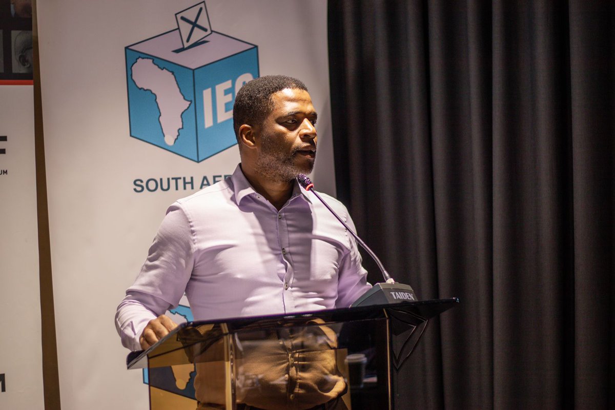 [IN PICTURES] The IEC and @SAEditorsForum hosted an Elections Results Workshop for media professionals. Mr. Sbu Ngalwa, Editor-in-Chief of EWN and current SANEF Chairperson, welcomes attendees with Mr. Sheburi Masego, Deputy Chief Electoral Officer of the IEC, presents opening…