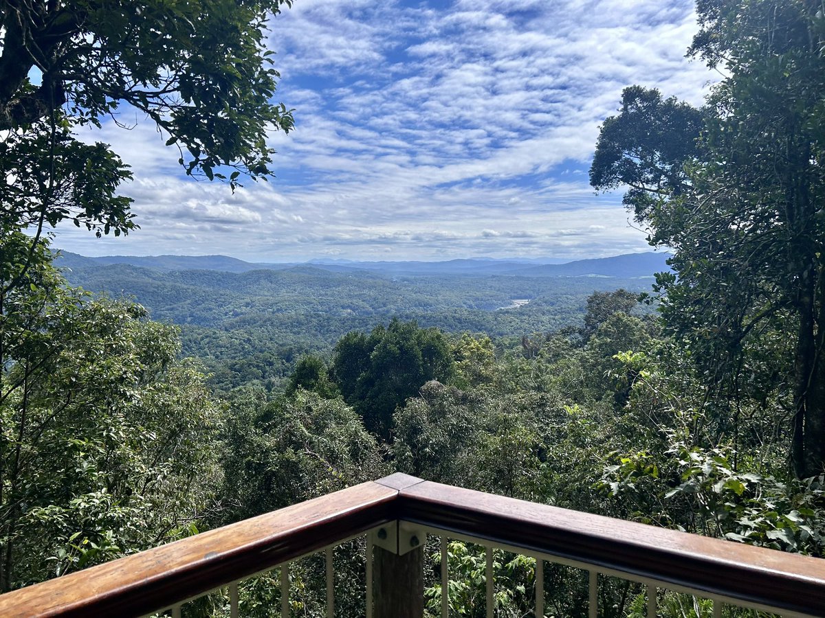 CSim93's tweet image. Australia, a special place with some special memories with my beautiful wife and children.
Is Queensland in need of a UK Paramedic..? 🙄
#paramedic #australia