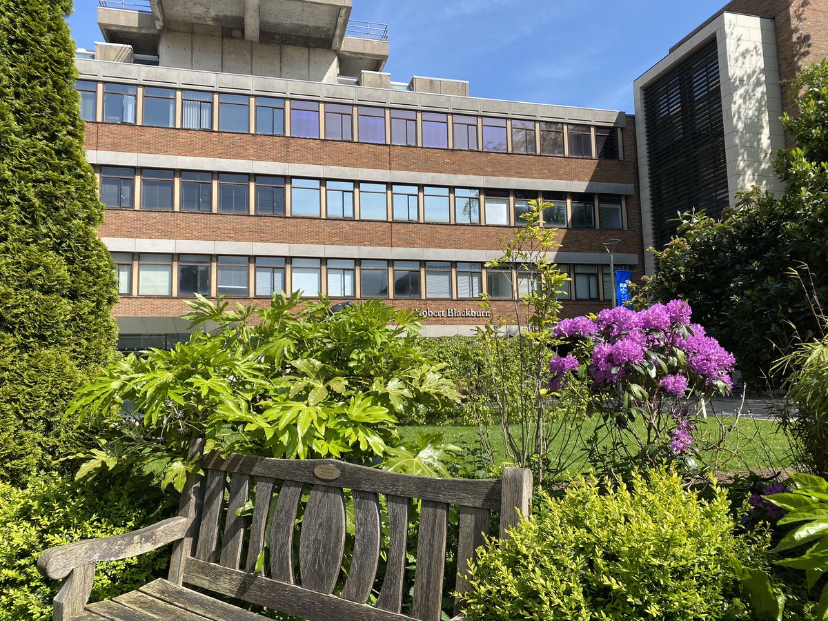 A beautiful day on campus @UniOfHull 
We @daimhulluni are looking forward to welcoming our first May Intake students here in a few weeks time. Can’t wait to meet you!