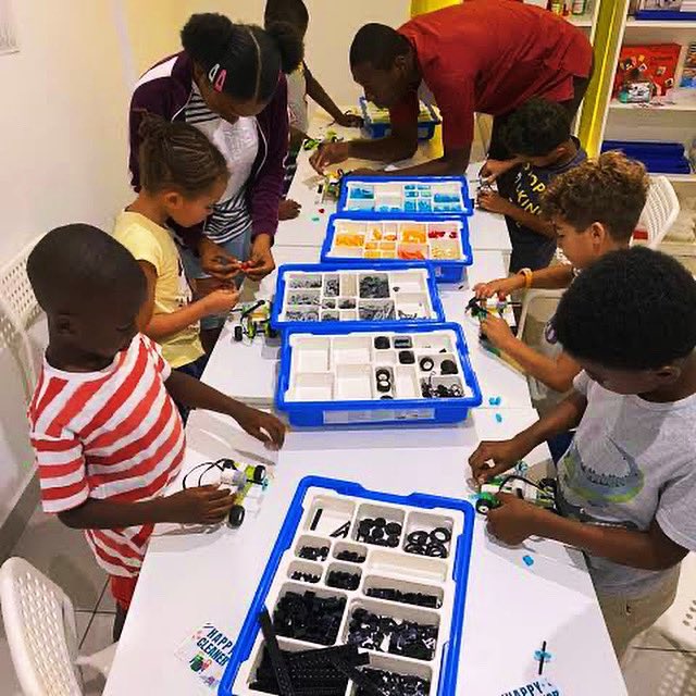 STEMiAfrica's tweet photo. Getting more young students🧍🧍‍♀️🧍‍♂️engaged in STEM 🔬is
essential in part because 🧑‍💻jobs in STEM continue to grow at rates double those of non-STEM professions.

But, providing greater 🚨opportunities for STEM learning 📚 isn’t just about preparing the future 🌍workforce. https://t.co/aFcMdLHcMi