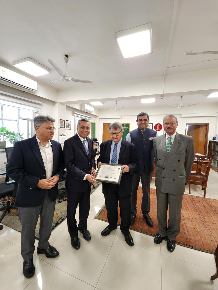 FICCI President Dr @anishshah21 along with Immediate Past President Mr @subhrakantpanda, Past President Mr Harsh Pati Singhania and SG Mr @shypk met @NITIAayog Vice Chairperson Mr @suman_bery today in New Delhi.