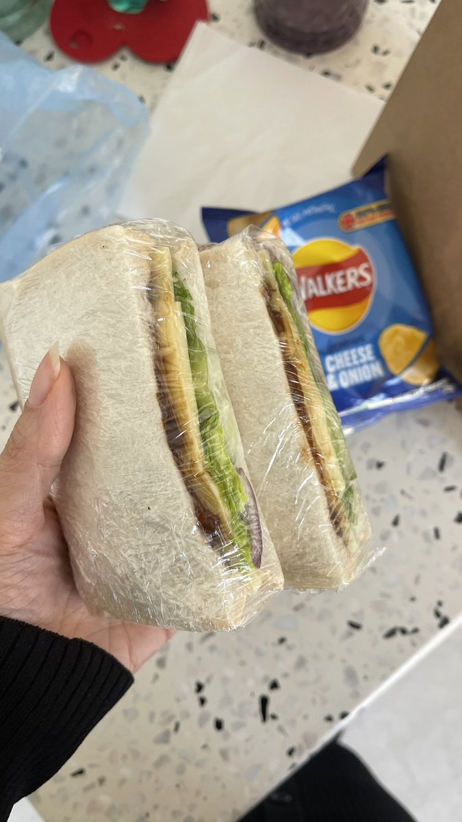 damzlinthisdres's tweet image. Marry someone who will take away even the tiniest of stresses away from you. 

Woke up this morning and as I’m getting ready I mentioned I’m so ridiculously busy today I won’t have time to grab lunch. 
Came down to leave for work and he’s made me a packed lunch 😭🥹😭