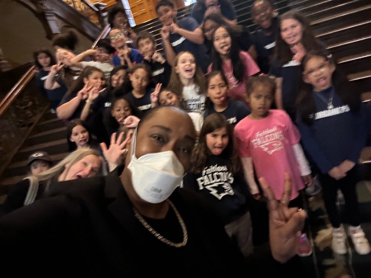 Fairbank Public School brought the house DOWN at the Legislature inside the chambers singing the national anthem earlier this week👏🏿👏🏿👏🏿 BUT not before we did some clowning around during their tour!😀😀😀 #tostpauls #onpoli