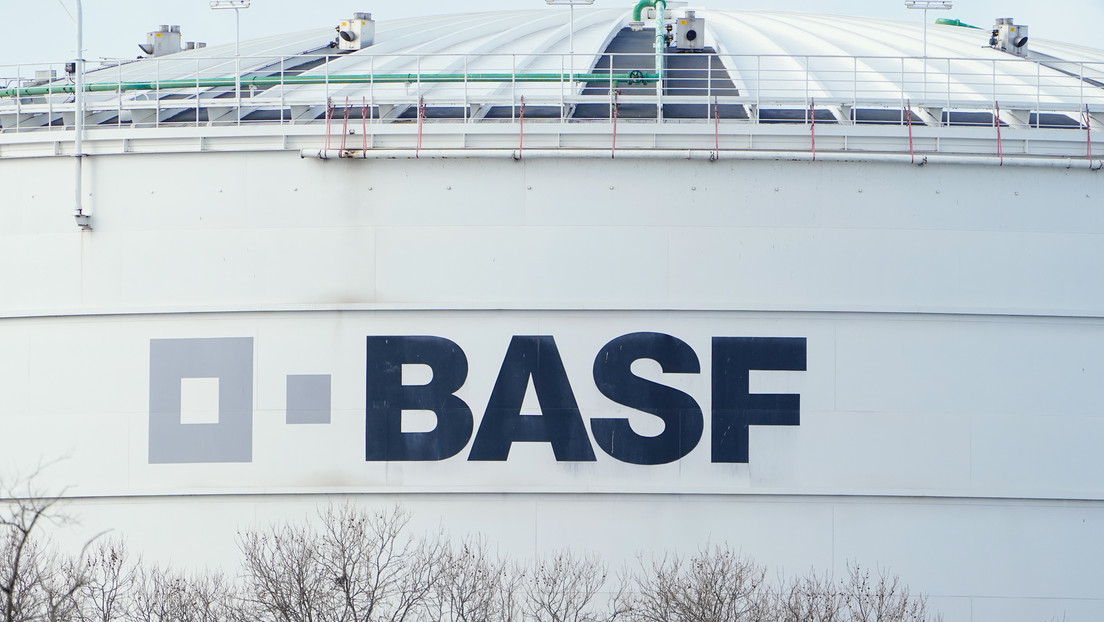 Dem russischen Farben- und Lacke-Hersteller Lakra Sintez wurde per Präsidialerlass genehmigt, alle Anteile an der BASF-Tochter Vostok zu erwerben. Damit reagiert Russland auf die Übernahme der Gazpromtöchter in Deutschland und Polen durch westliche Energiekonzerne.