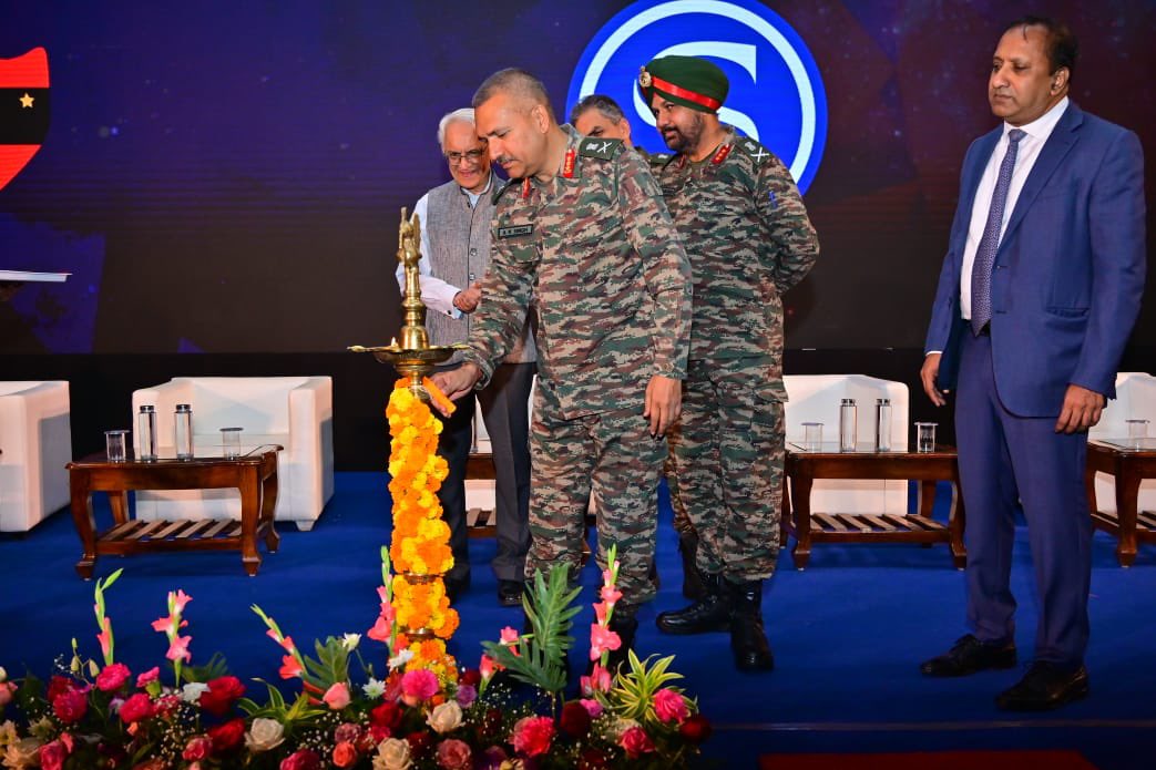IaSouthern's tweet photo. Lt Gen Ajai Kumar Singh, #ArmyCommander inaugurated the  S²A²I² #Bengaluru-24 on today highlighting requirement of synergy between the prevalent ecosystem & huge opportunities in peninsular India with Academia to encourage R&D aligning to a road map for future conflicts. 

#S²A²I² 
#Bengaluru 
#IndianArmy 
#AtmanirbharBharat 
#DefenceIndustry