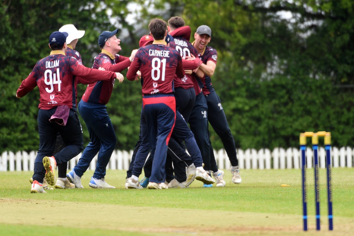 Absolute scenes in Lisvane as @CMetCricket 4s have Gloucester 27/8 including a hat trick!! @BUCSsport @CMetSUSport @CMetSport