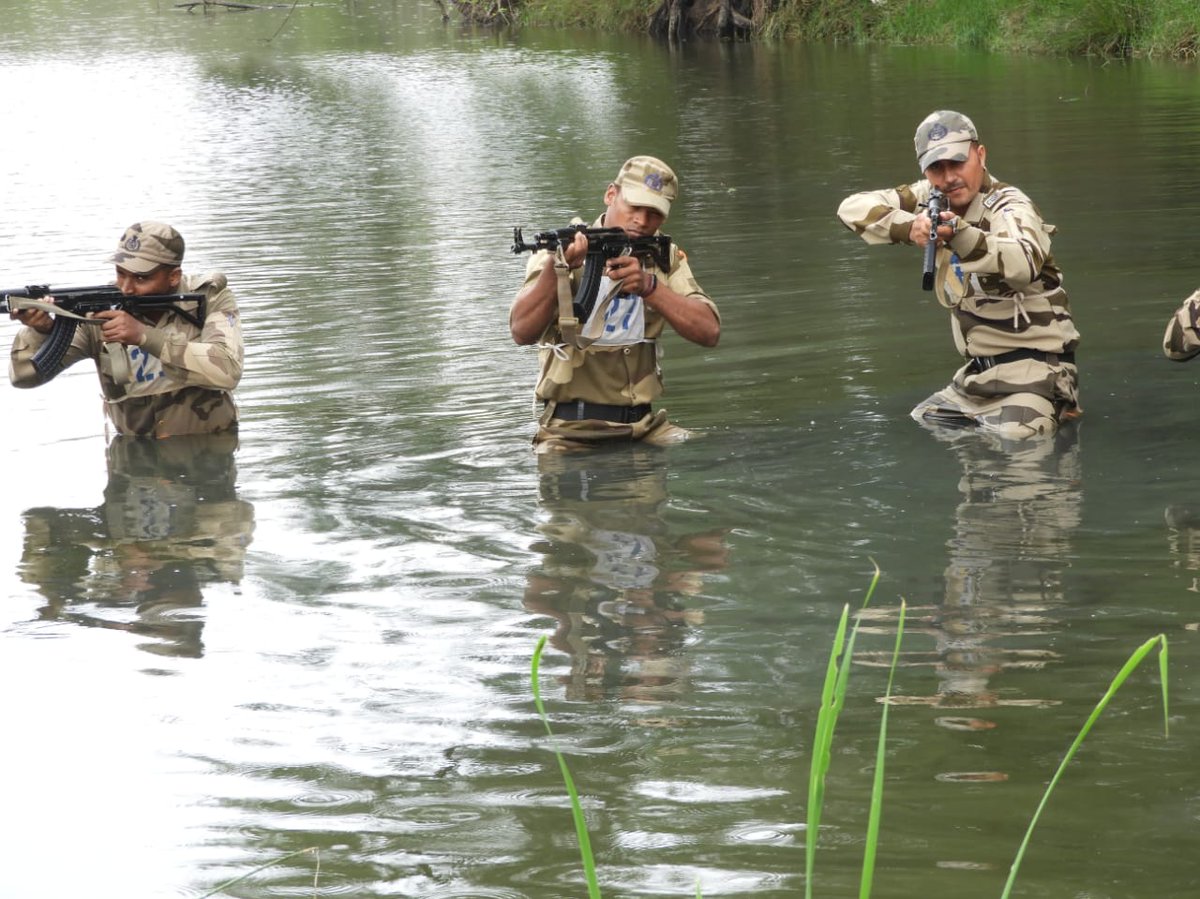 CISFHQrs's tweet photo. The way to success is always through perseverance!
Jungle warfare tactics, warfare movements, survival tactics training. #Makingofsoldiers

“संरक्षण एवं सुरक्षा”
#PROTECTIONandSECURITY #Training
@HMOIndia https://t.co/XBueBaszD3