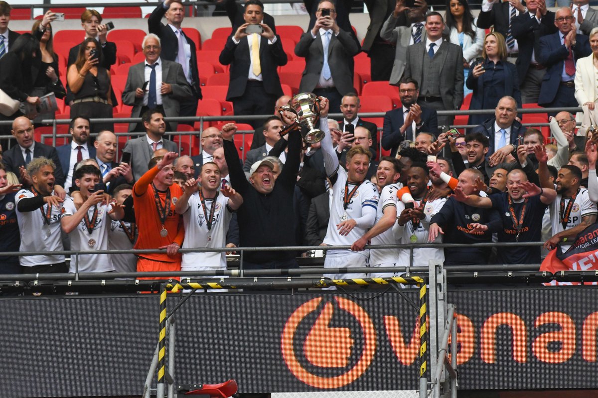 LBofBromley's tweet image. An open top bus parade will take place on Saturday for @bromleyfc following their incredible promotion final victory at Wembley, with fans invited to join in Bromley town centre, with the bus arriving at The Glades at 12 noon. #WeAreBromley 
bromley.gov.uk/news/article/6…