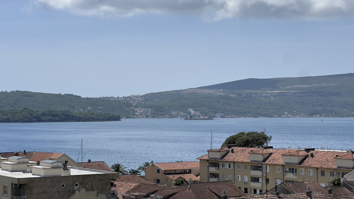 Не хочу работать, хочу просто сидеть смотреть на море 10 часов