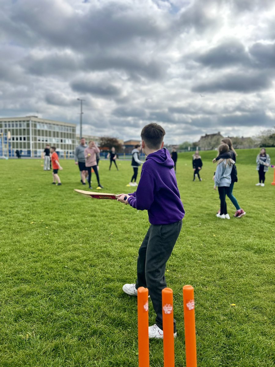 🤩🏏P7 have been healthy and achieving this morning as Mr Ronalson delivered a brilliant cricket skills session! ✅🏅For a lot of us, we were trying out cricket for the first time. That’s what we love about Health Fortnight - challenging ourselves to try new things!