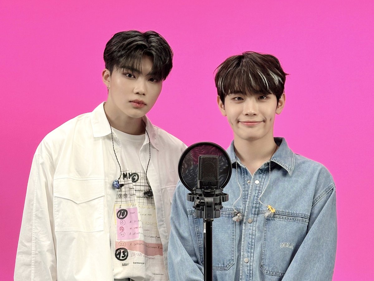 ZB1_official's tweet photo. _𝗭𝗘𝗥𝗢𝗙𝗢𝗖𝗨𝗦

라이징보이스🎵를 본 제로즈도 혹시 매미 울음소리를 들으셨나요? 태건브이의 시원시원한 목소리에 여름인 줄 알고 울었나 봅니다🥺

#ZEROBASEONE #ZB1 #제로베이스원 
#You_had_me_at_HELLO
#FeelthePOP #ZEROBASEONE_FeelthePOP https://t.co/rdI4jPq3al