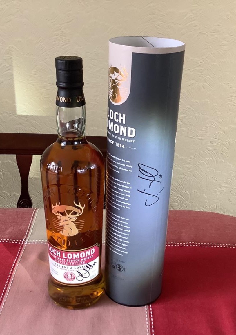 Great surprise to find I won the competition for entering this. Now a proud owner of a signed 12 year old malt from @LochLomondMalts . Thanks to @WiganWarriorsRL and Jai Field. 🍒🥃🏉🎉