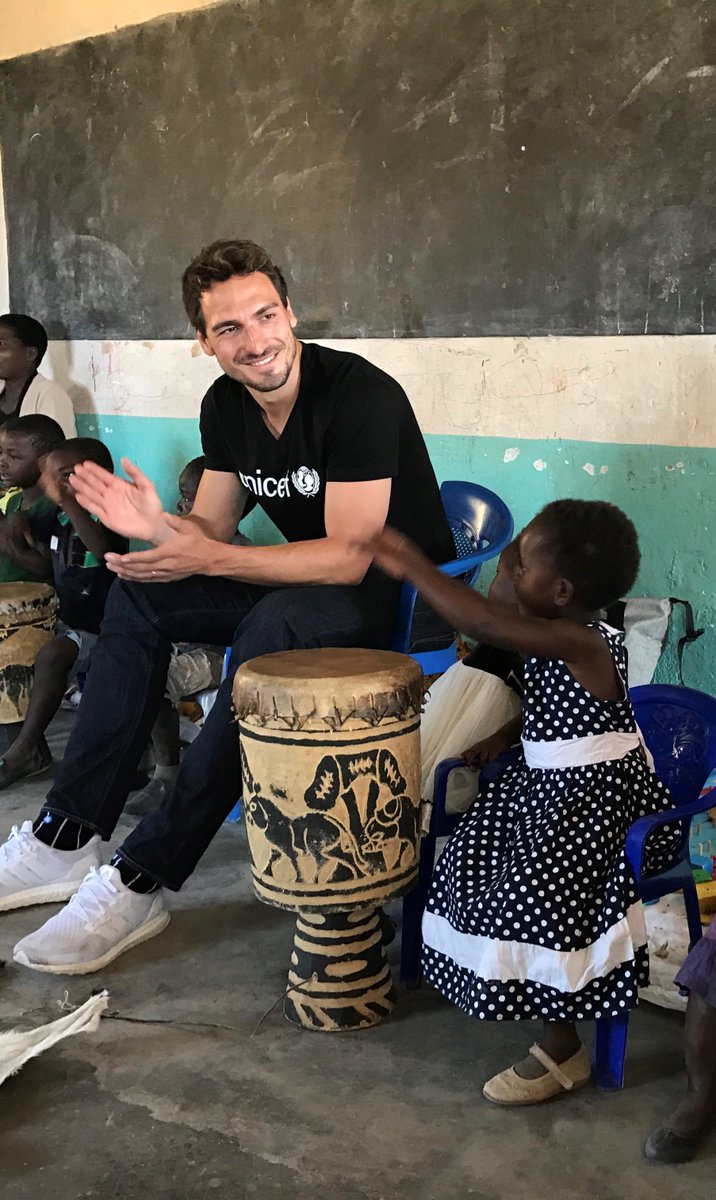 Christian Schneider (@cs_chneider) on Twitter photo Trommelwirbel und Gratulation unserem #UNICEF Botschafter <a href="/matshummels/">Mats Hummels</a> zum grandiosen Einzug ins #ChampionsLeague Finale mit Borussia Dortmund <a href="/BVB/">Borussia Dortmund</a> . Großer Einsatz, wie in Deinem Engagement #fürjedesKind mit <a href="/UNICEFgermany/">UNICEF Deutschland</a> - unser Team wünscht alles Gute für #Wembley. Trommelwirbel und Gratulation unserem #UNICEF Botschafter <a href="/matshummels/">Mats Hummels</a> zum grandiosen Einzug ins #ChampionsLeague Finale mit Borussia Dortmund <a href="/BVB/">Borussia Dortmund</a> . Großer Einsatz, wie in Deinem Engagement #fürjedesKind mit <a href="/UNICEFgermany/">UNICEF Deutschland</a> - unser Team wünscht alles Gute für #Wembley.