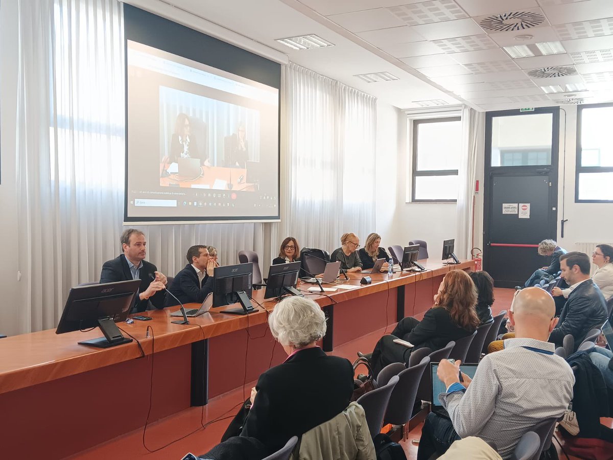 📍30 anni di comunicazione pubblica. Grazie a <a href="/UNI_FIRENZE/">Università di Firenze</a> e al SdC Network per l’appuntamento di approfondimento e riflessione organizzato a Firenze in occasione del trentennale dalla nascita dei corsi in Scienze della Comunicazione 

#pasocial #digitalepopolare