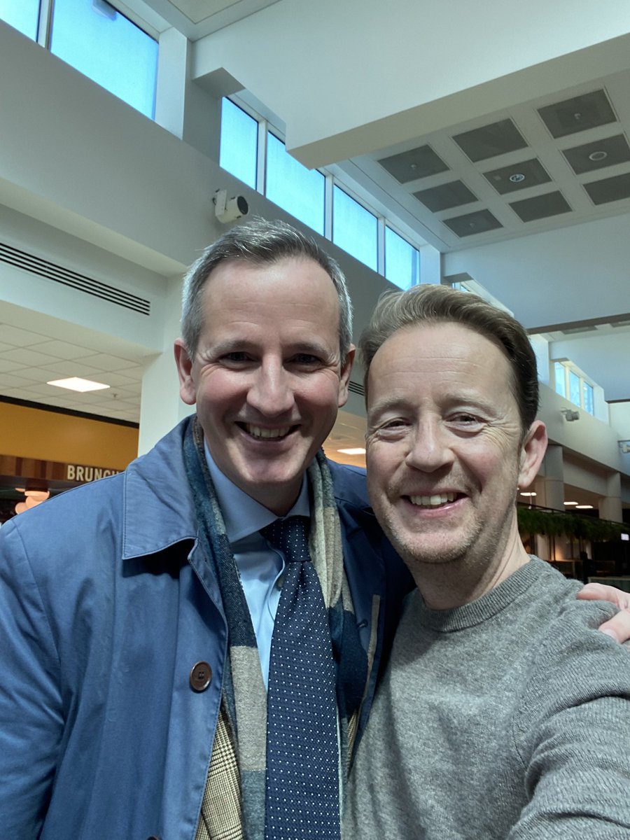 A treat to bump into the man himself @RayfieldAllied at LGW this morning and to see @TheSixteen superfan @CPdeHaviland as well. Safe travels all