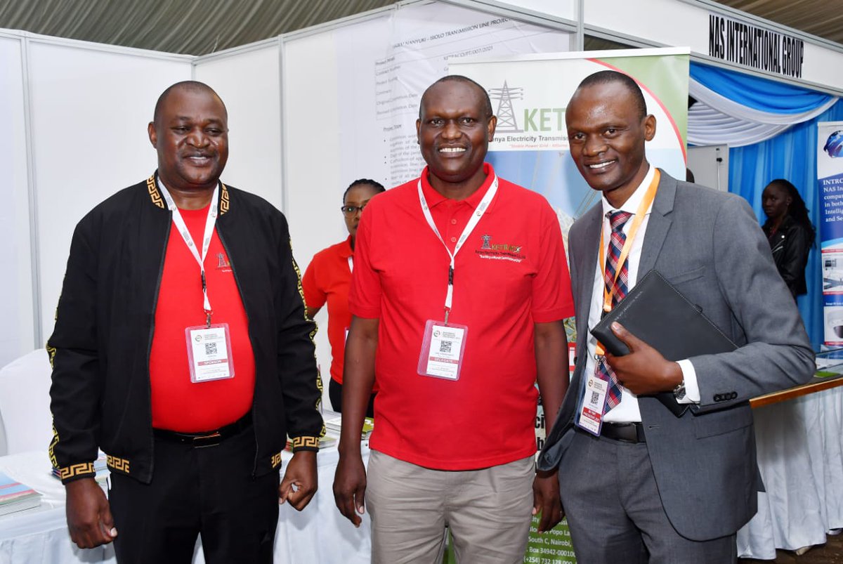 KETRACO1's tweet image. KETRACO staff welcomed @TheIEK immediate past President Eng. Eric Ohanga (right) at the Company's Exhibition Booth during the 5th EPC at @DeKUTkenya.   KETRACO has sponsored the five-day event in the Silver category and has sent over 50 delegates. #EPC2024 #EBK #IEK #KETRACO