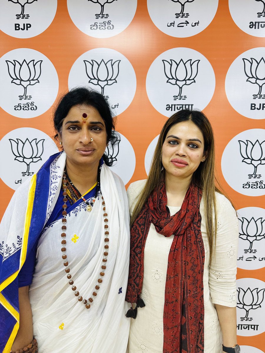 Madhvi Lata Ji who loved her country and her mother land unconditionally. The voice of the Muslim daughter have the courage to make her life beautiful. I feel proud to meet this daughter of Bharat 🇮🇳 ⁦@madhvilatha_bjp⁩