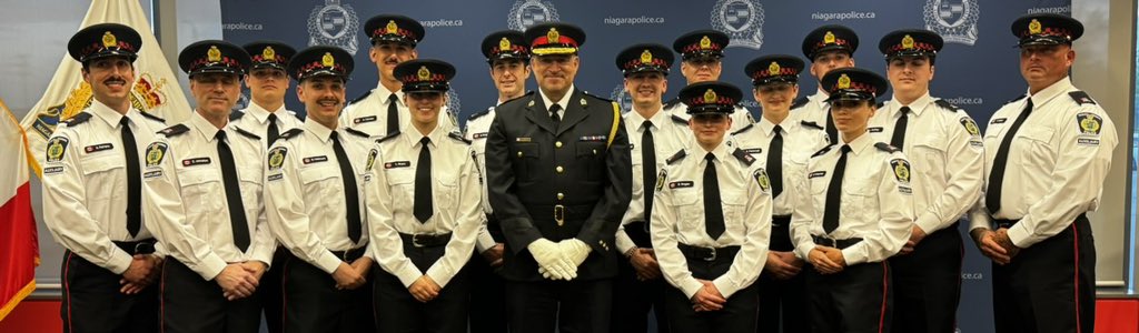Welcoming 15 new Auxiliary members to the @NiagRegPolice with the proud family and friends there to support and celebrate. Thank you for stepping forward to serve our community!
