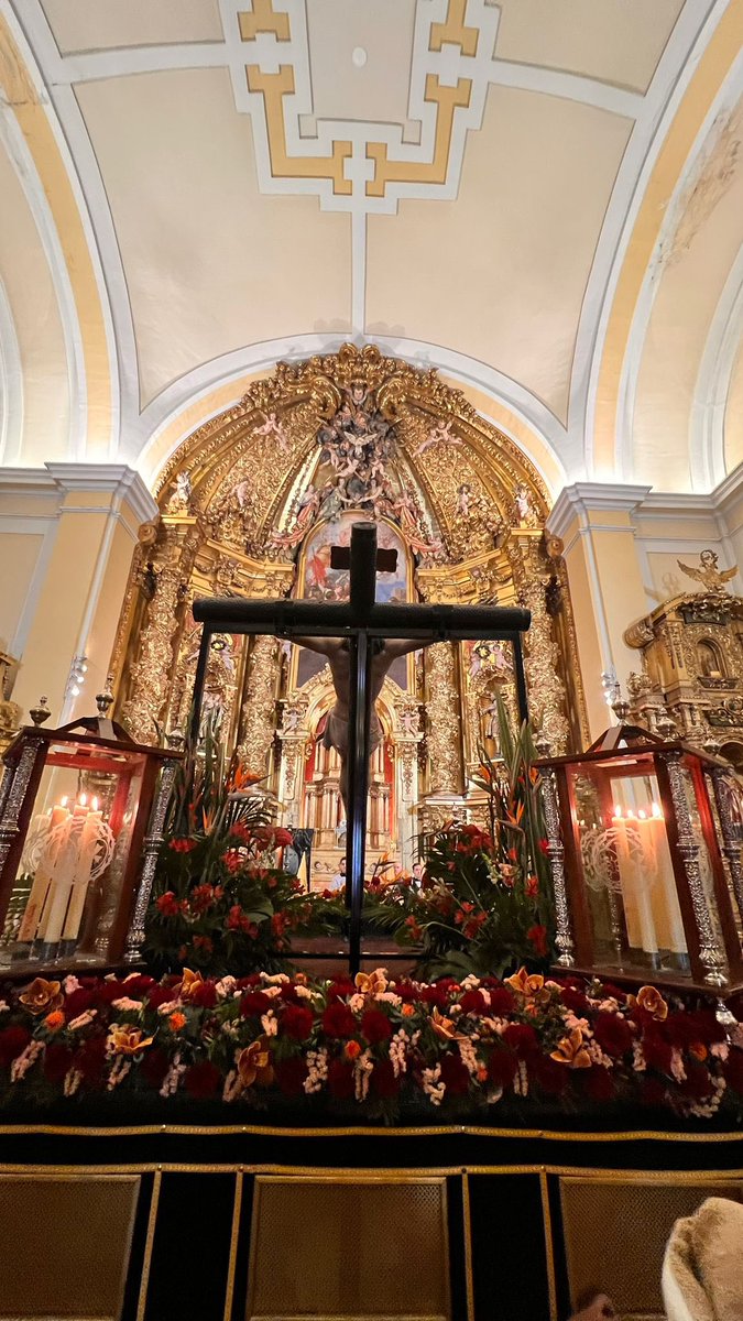 Él mismo, en su cuerpo, llevó al madero nuestros pecados, para que muramos al pecado y vivamos para la justicia. Por sus heridas ustedes han sido sanados.
#Fuenlabrada  Stmo. Cristo de la Misericordia