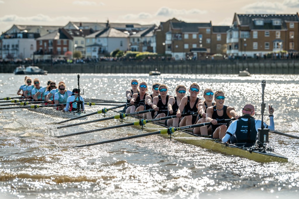 💥Did the Oxford Women make contact?💥 Photos: Benedict Tufnell @Row360