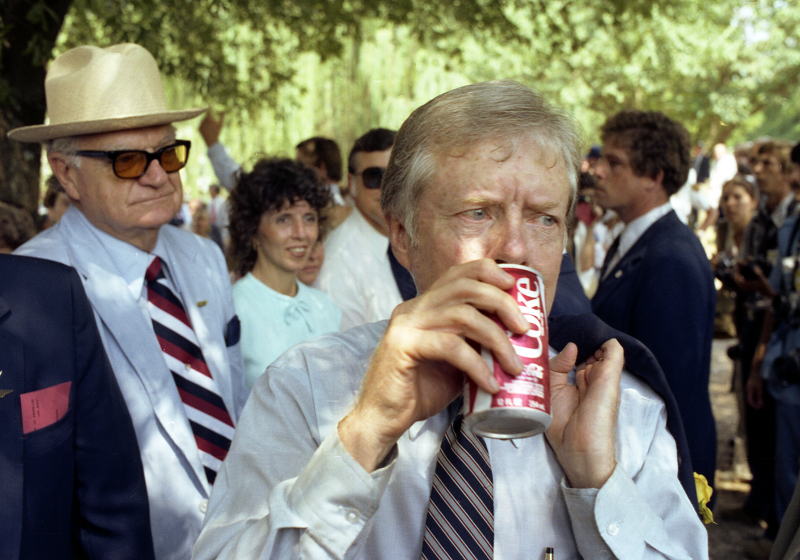 CarterLibrary's tweet photo. It’s #NationalHaveACokeDay!
President Carter stopped to #HaveACoke while campaigning in Muscle Shoals, AL, on September 1, 1980. The temperature reached 99 degrees that day, and you can bet the southern city was humid! NAID 846796 #CarterLibrary #PresidentialLibrary https://t.co/UrJ8vIIqlN